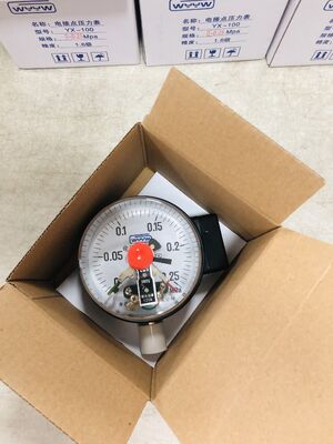 Hochdruckregler mit Gewindegrößen 3/8 und 1/2 Zoll, inklusive Glassichtfenster, geeignet für präzises Druckmanagement in komplexen Systemen